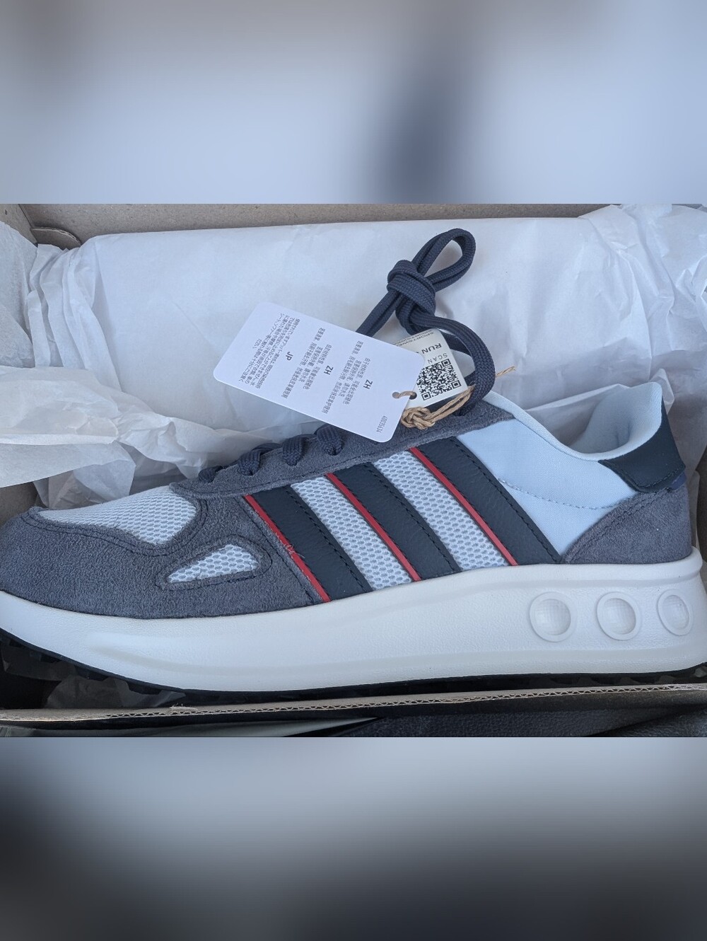 NEW IN BOX Mens Run 84 Adidas Size 9.5